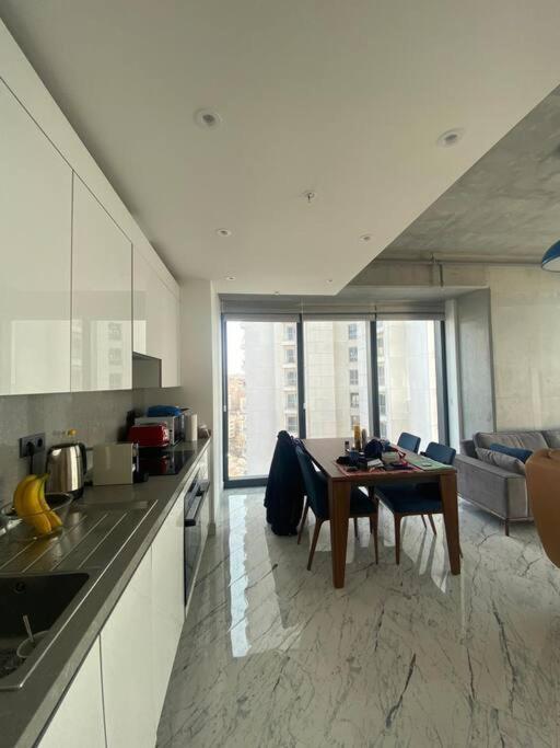 Simpas Queen 2 Bedroom *